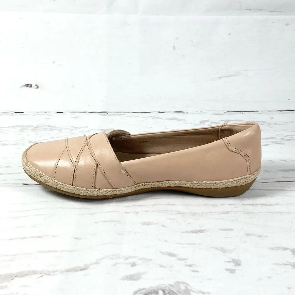 Clarks‎ Danelly Shine Flats Women’s Size 7.5M Blush Leather Slip On Shoes.